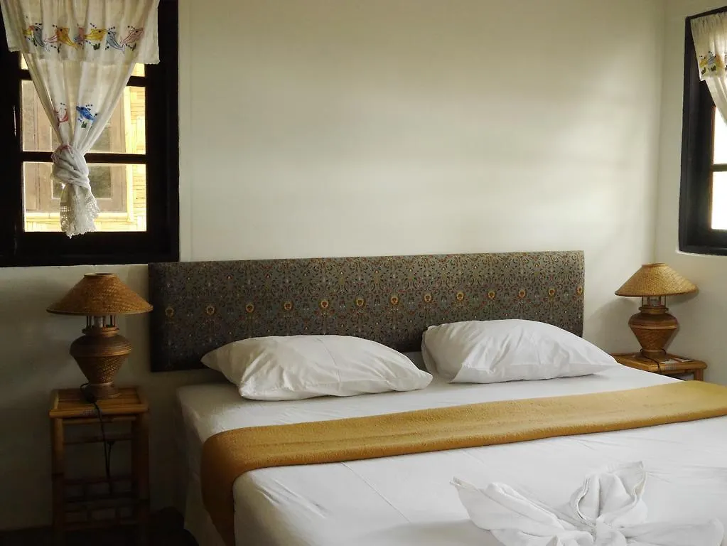 Charlie Hut Bungalow Hotel Ko Phi Phi 2*,