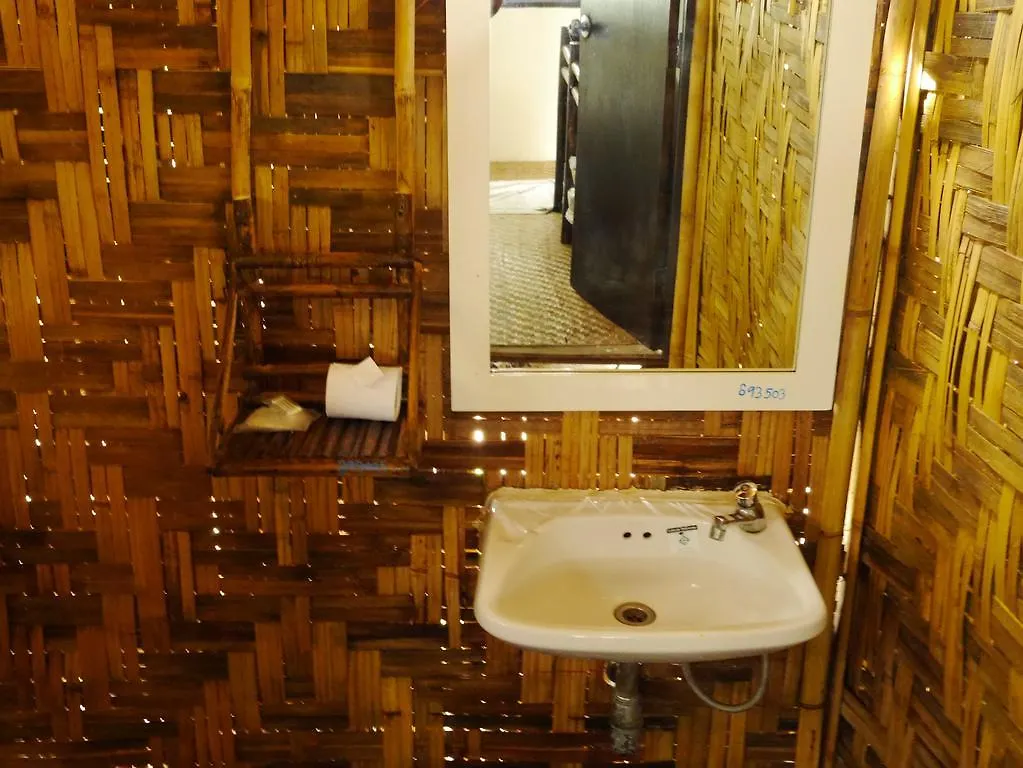 Charlie Hut Bungalow Hotel Ko Phi Phi 2*,  Thailand
