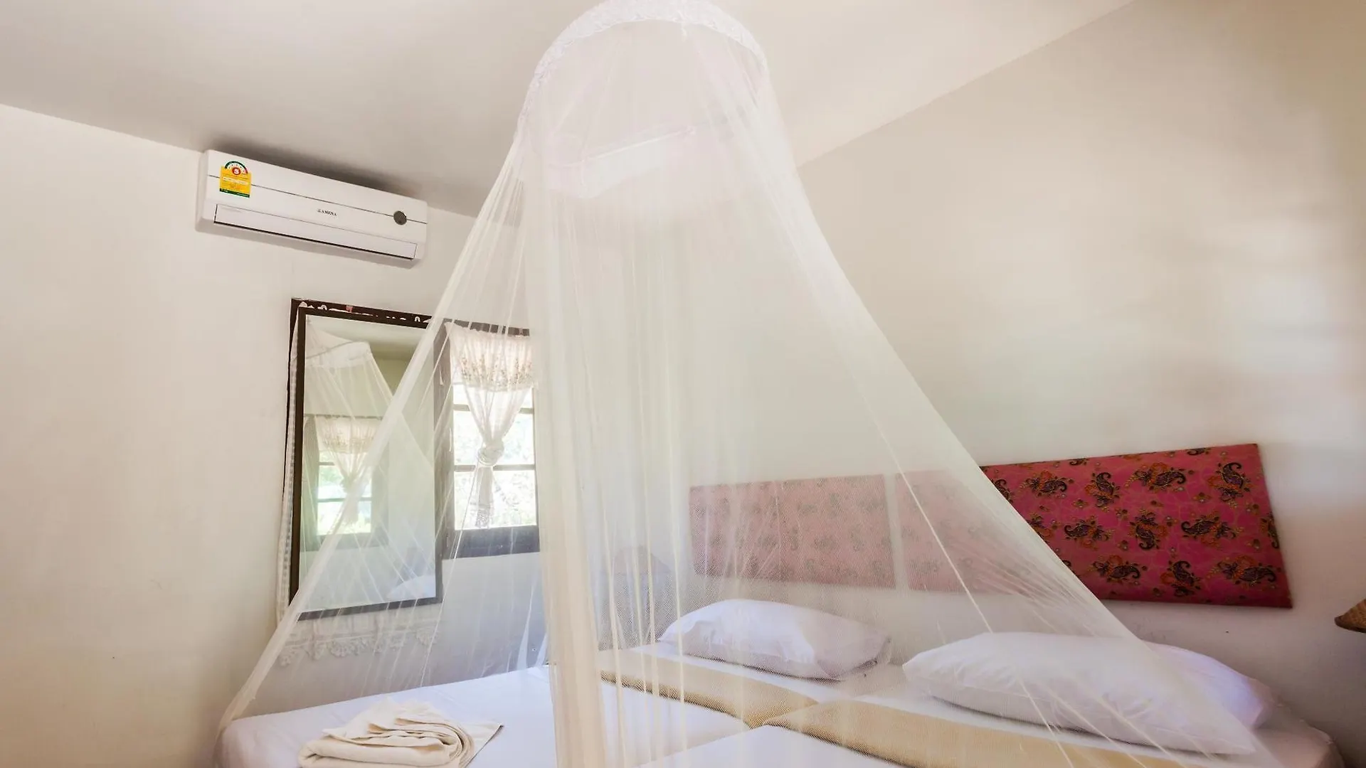 ** Resort Charlie Hut Bungalow Hotel Ko Phi Phi Thailand