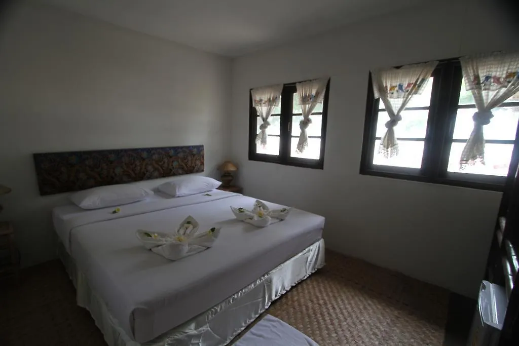 Charlie Hut Bungalow Hotel Ko Phi Phi 2*,  Thailand