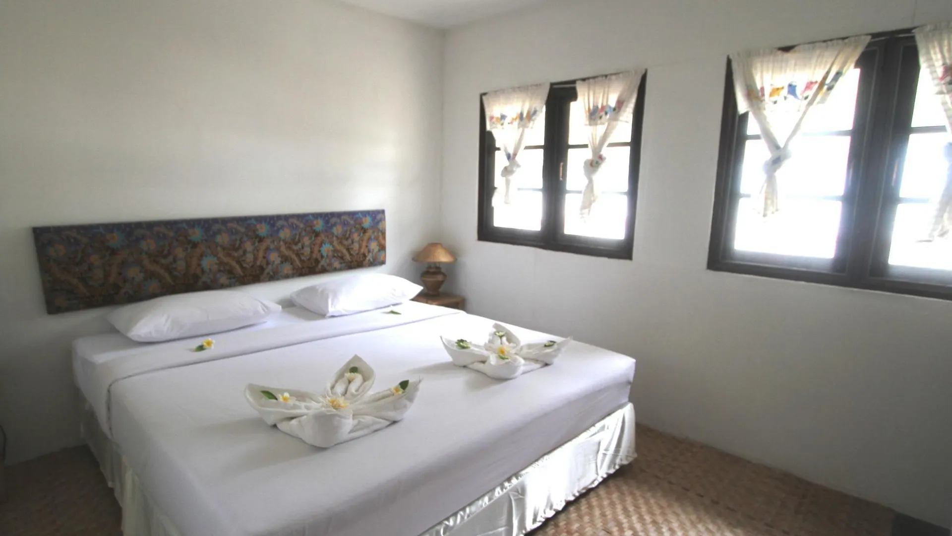 Resort Charlie Hut Bungalow Hotel Ko Phi Phi