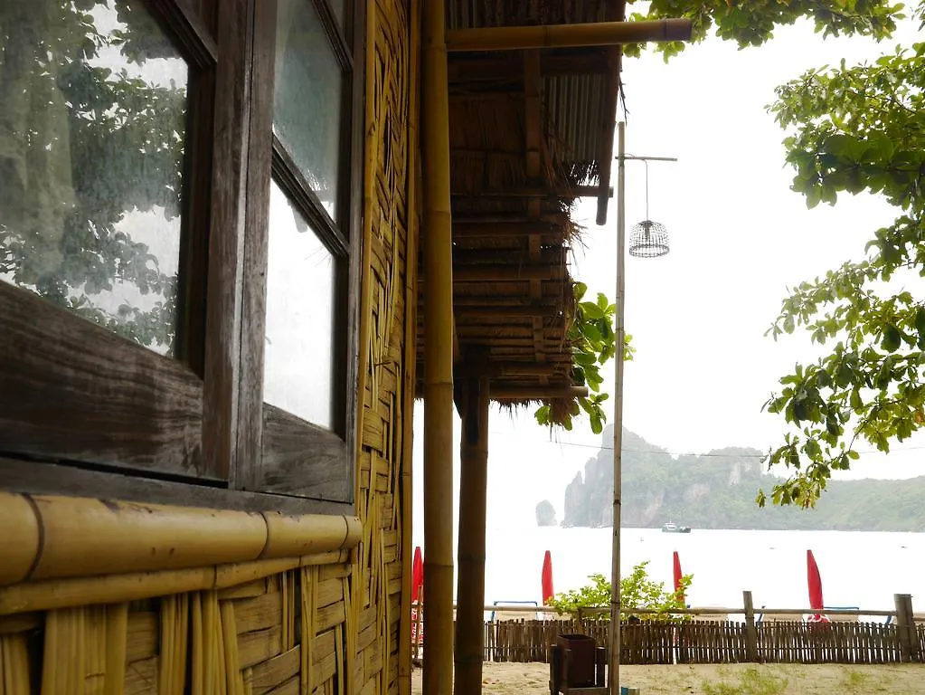 Charlie Hut Bungalow Ko Phi Phi 2*,  Thailand
